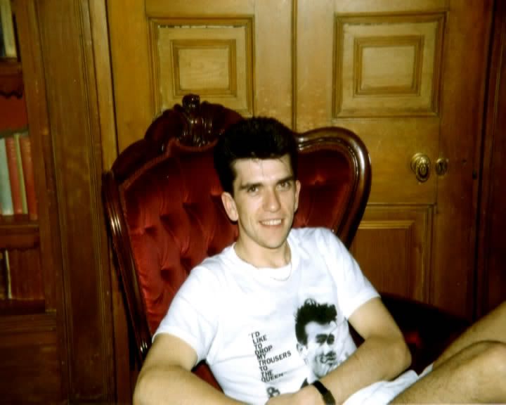 The Smiths - "I'D LIKE TO DROP MY TROUSERS TO THE QUEEN" - 1985